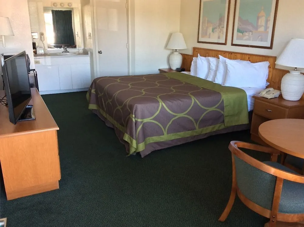 Super 8 By Wyndham Sarasota Near Siesta Key 2*
