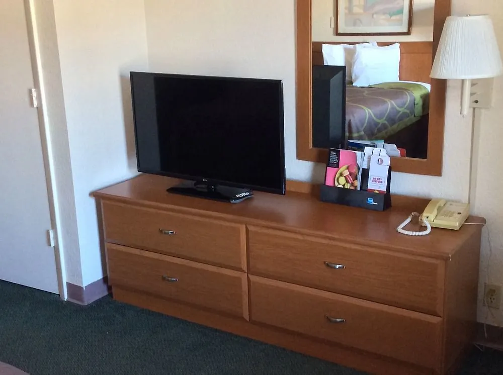 Super 8 By Wyndham Sarasota Near Siesta Key 2*