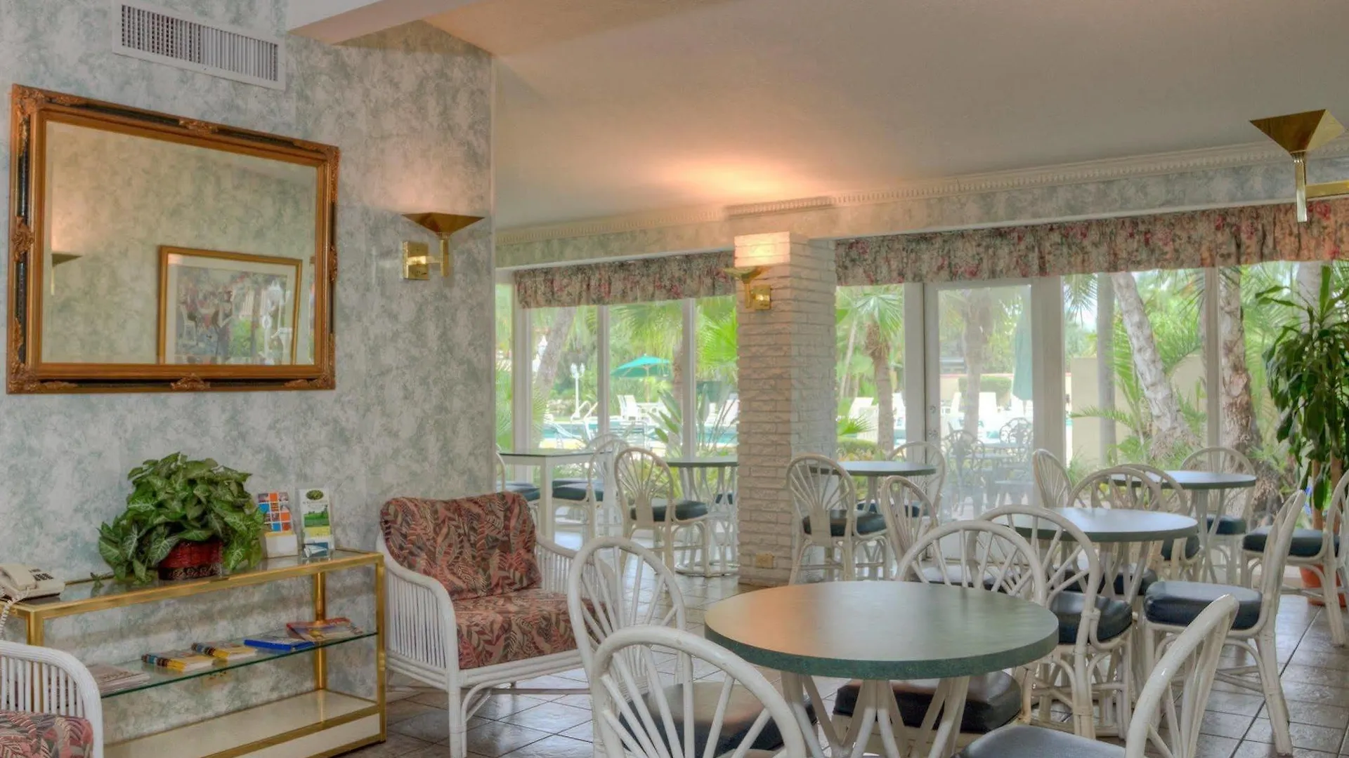 Motel Golden Host
