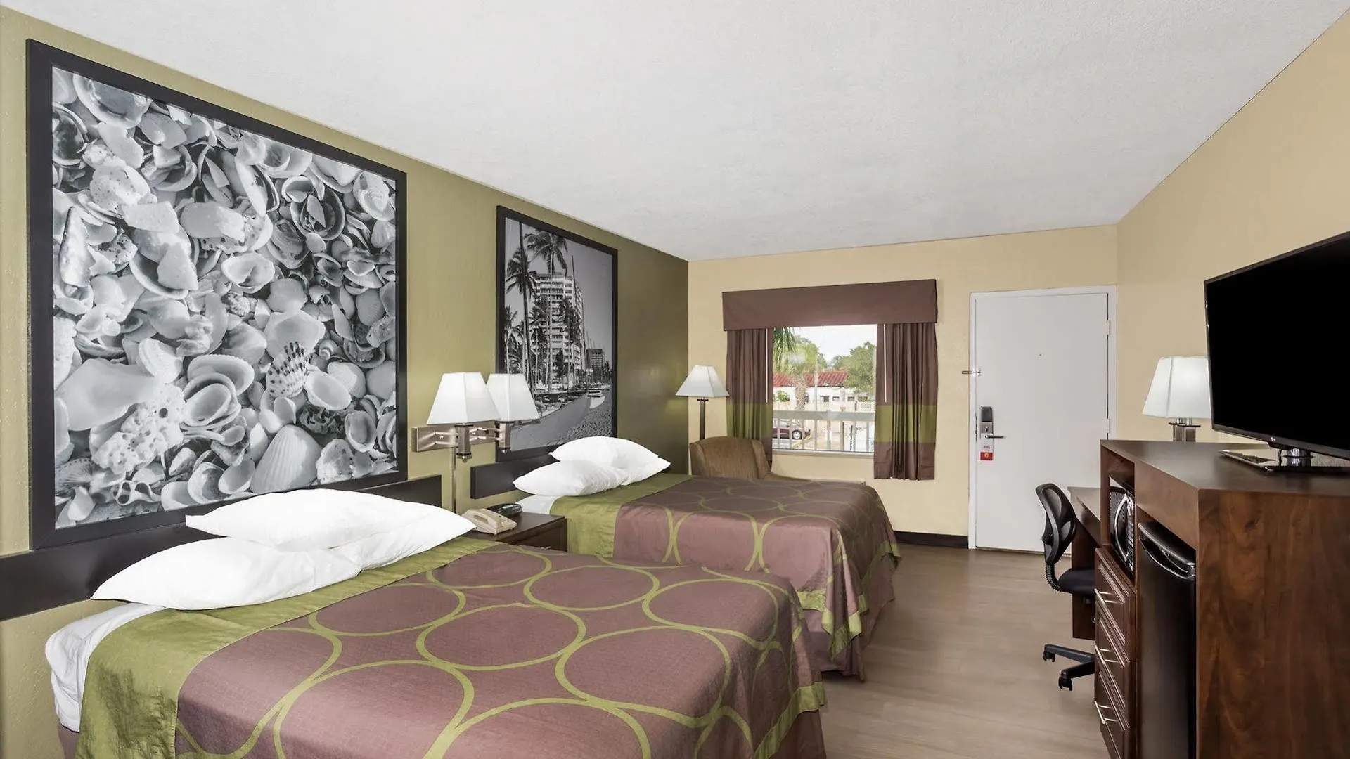 Motel Super 8 By Wyndham Sarasota Near Siesta Key Sarasota
