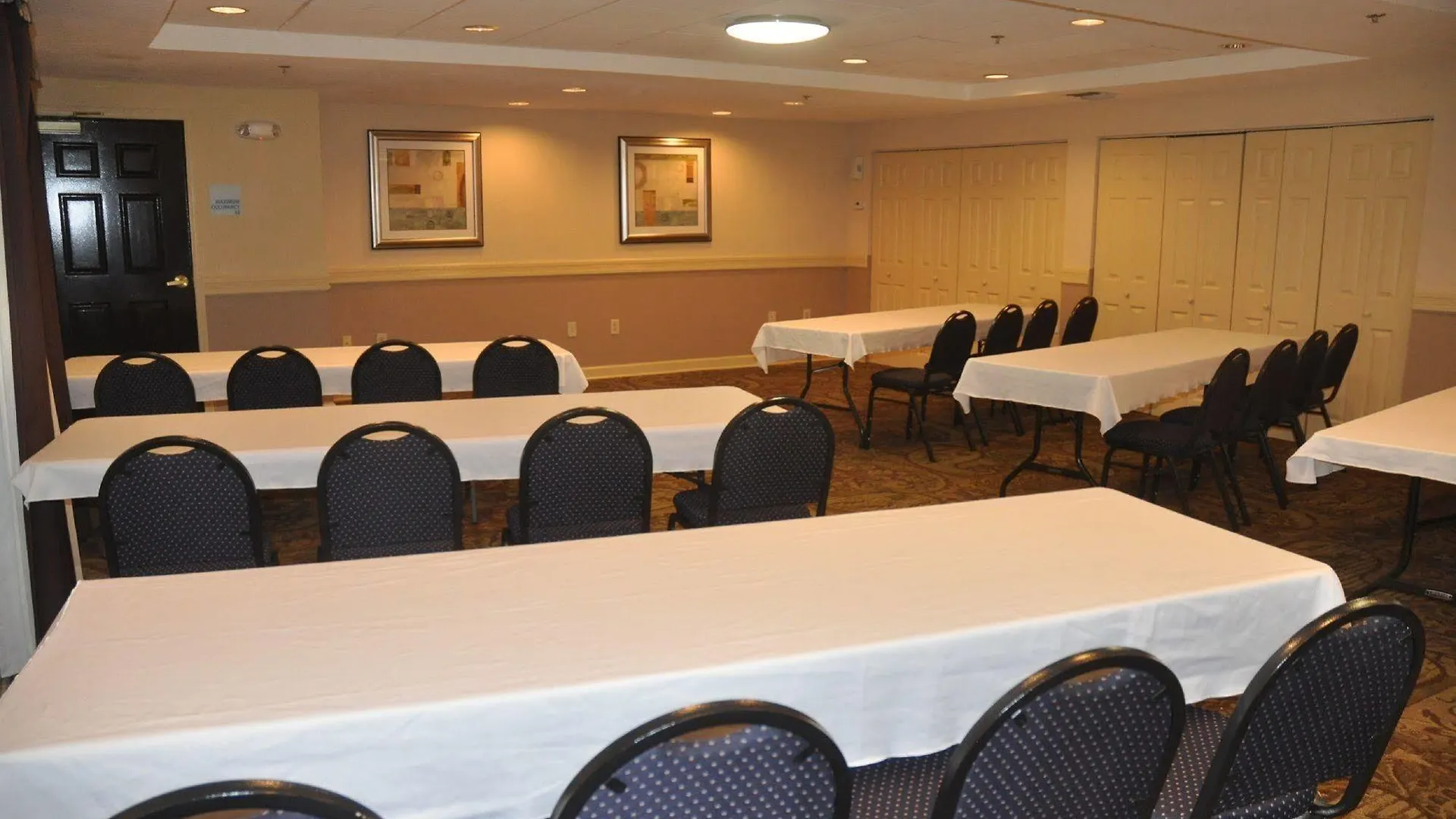 Express & Sarasota East By Ihg Hotel Vamo