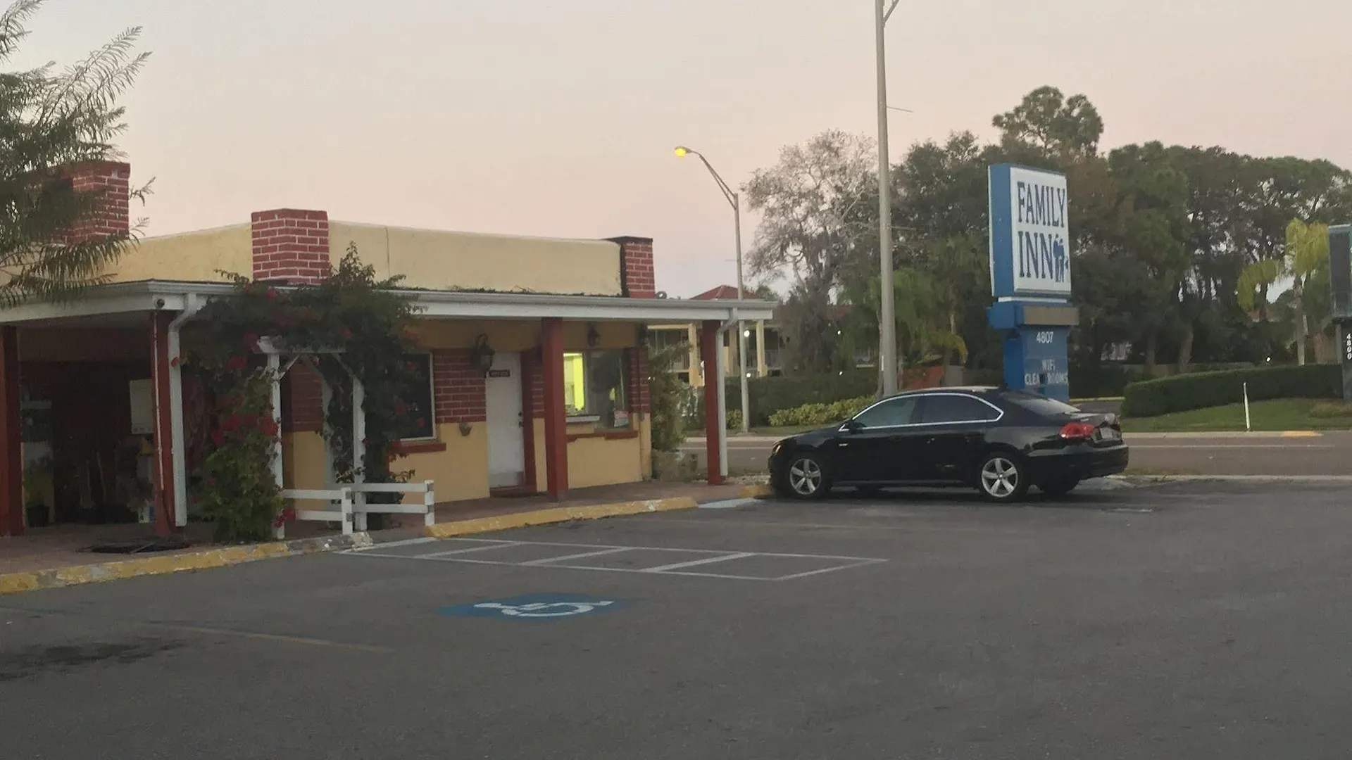 Motel Family 2*