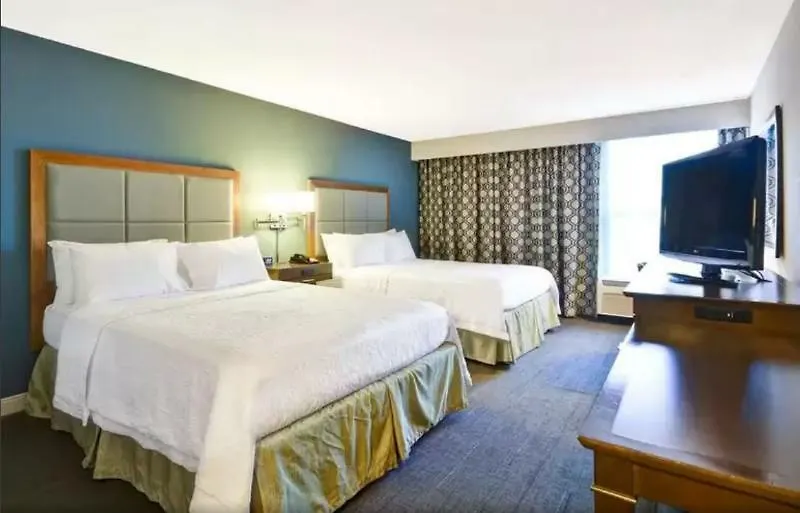 Hotel Hampton I-75 Bee Ridge 3*