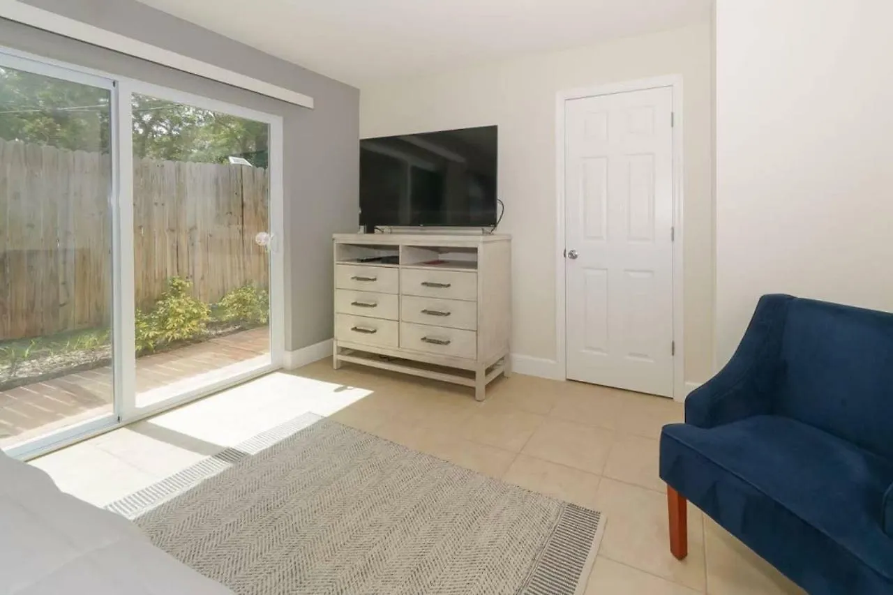 Holiday home Lovely - Close To Siesta, Shops & Dining