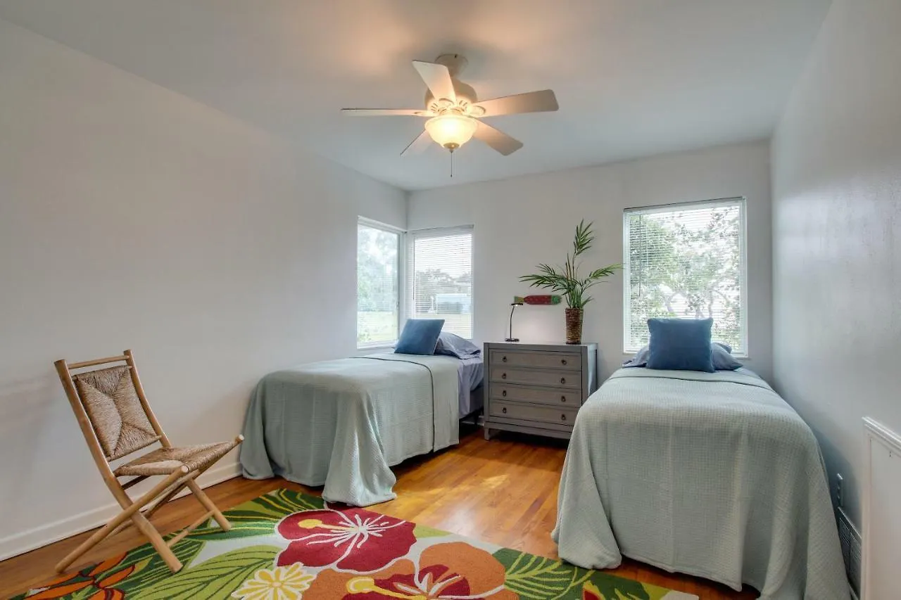 Sunsetter On Sapphire Shores Holiday home *