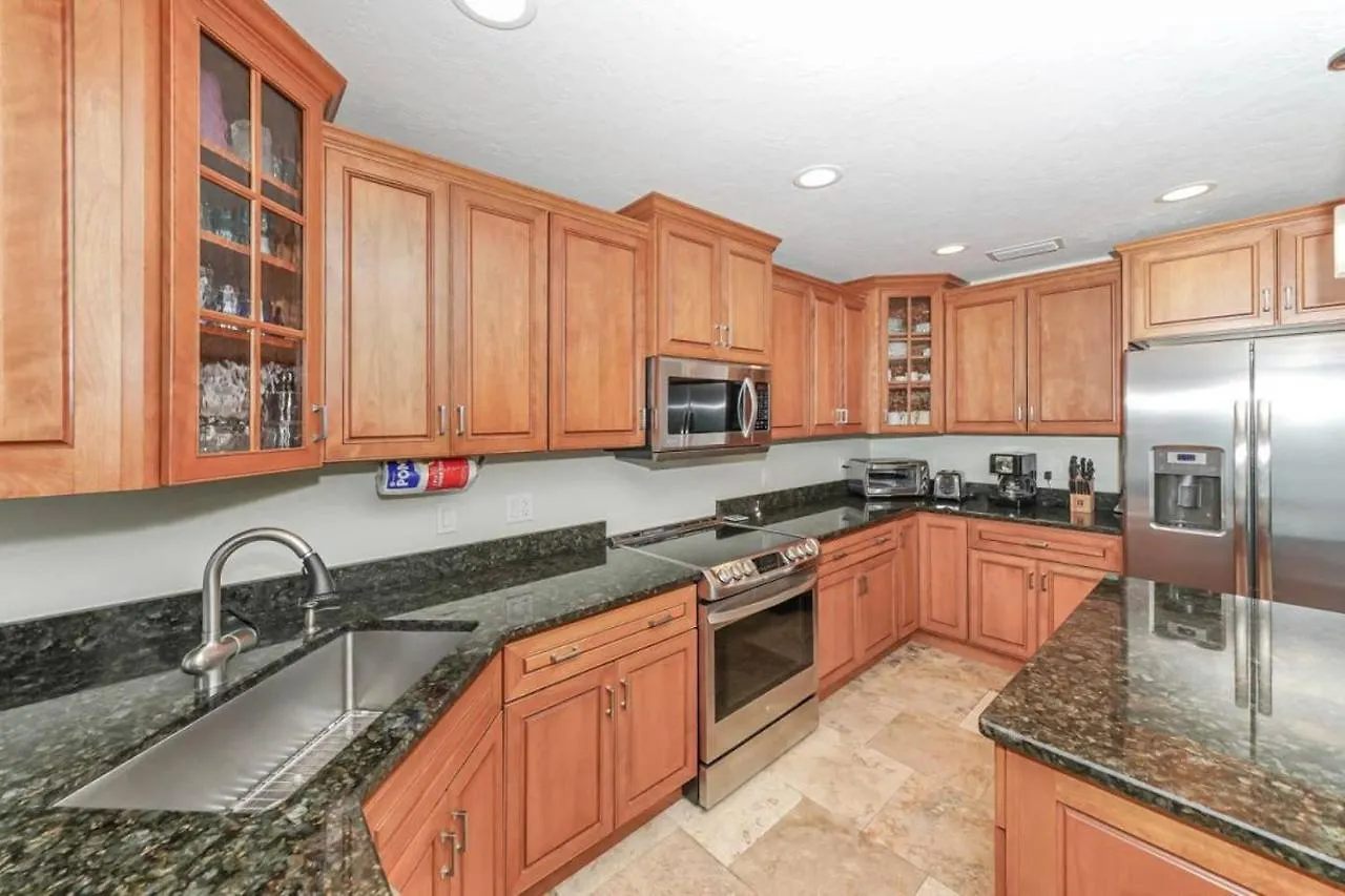 Heated Pool - Perfect Location - Walk To Beach, Restaurants And More! Holiday home Sarasota