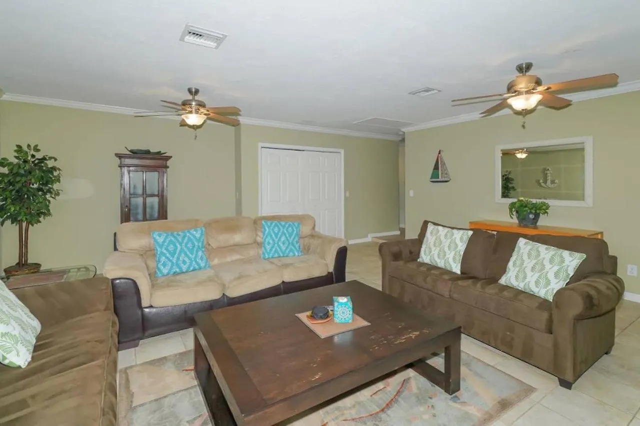 Heated Pool - Perfect Location - Walk To Beach, Restaurants And More! Sarasota