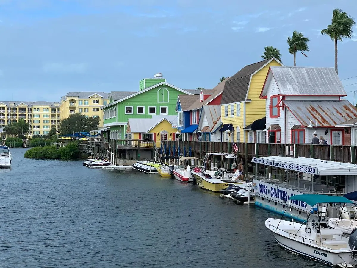 Heated Pool - Perfect Location - Walk To Beach, Restaurants And More! *