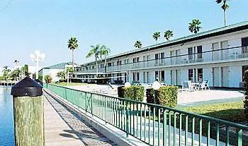 Hotel Ramada By Wyndham Waterfront