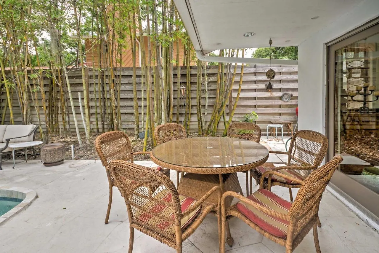 House With Backyard Oasis 6 Mi To Beach! Holiday home Sarasota