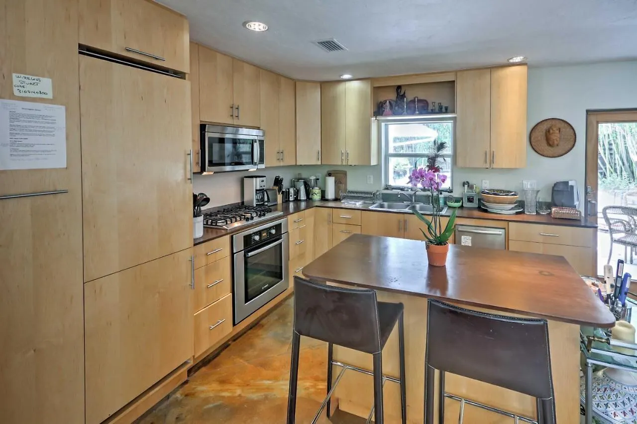 House With Backyard Oasis 6 Mi To Beach! *