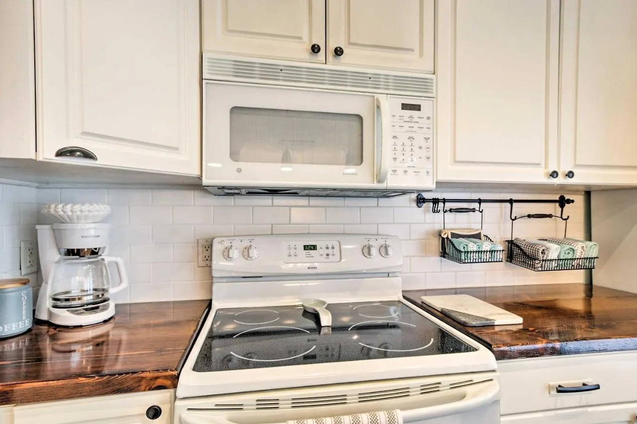 Chic Near Beaches And Downtown! Holiday home