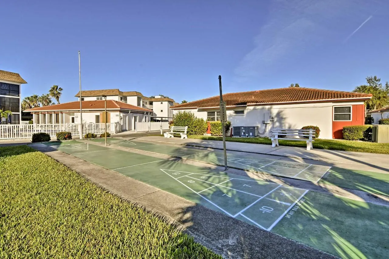 Walk To With Pool And Patio In Sarasota!