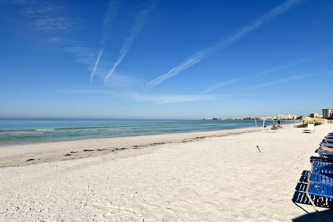 Apartment Walk To With Pool And Patio In Sarasota! Sarasota