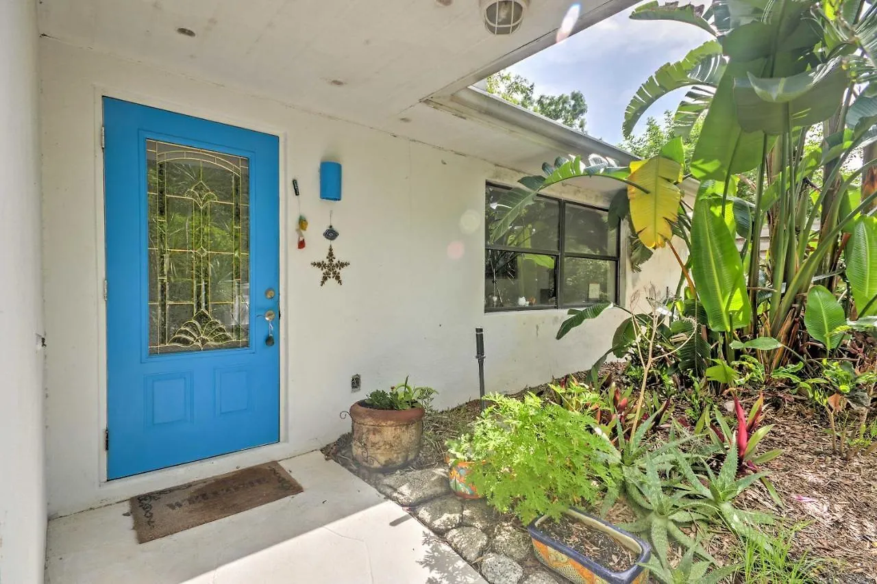 House With Backyard Oasis 6 Mi To Beach! Holiday home *