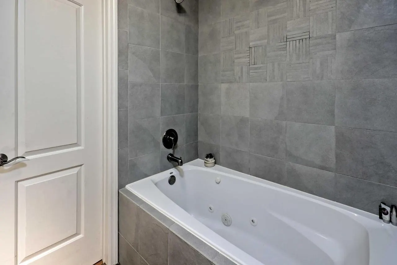 House With Backyard Oasis 6 Mi To Beach! Sarasota