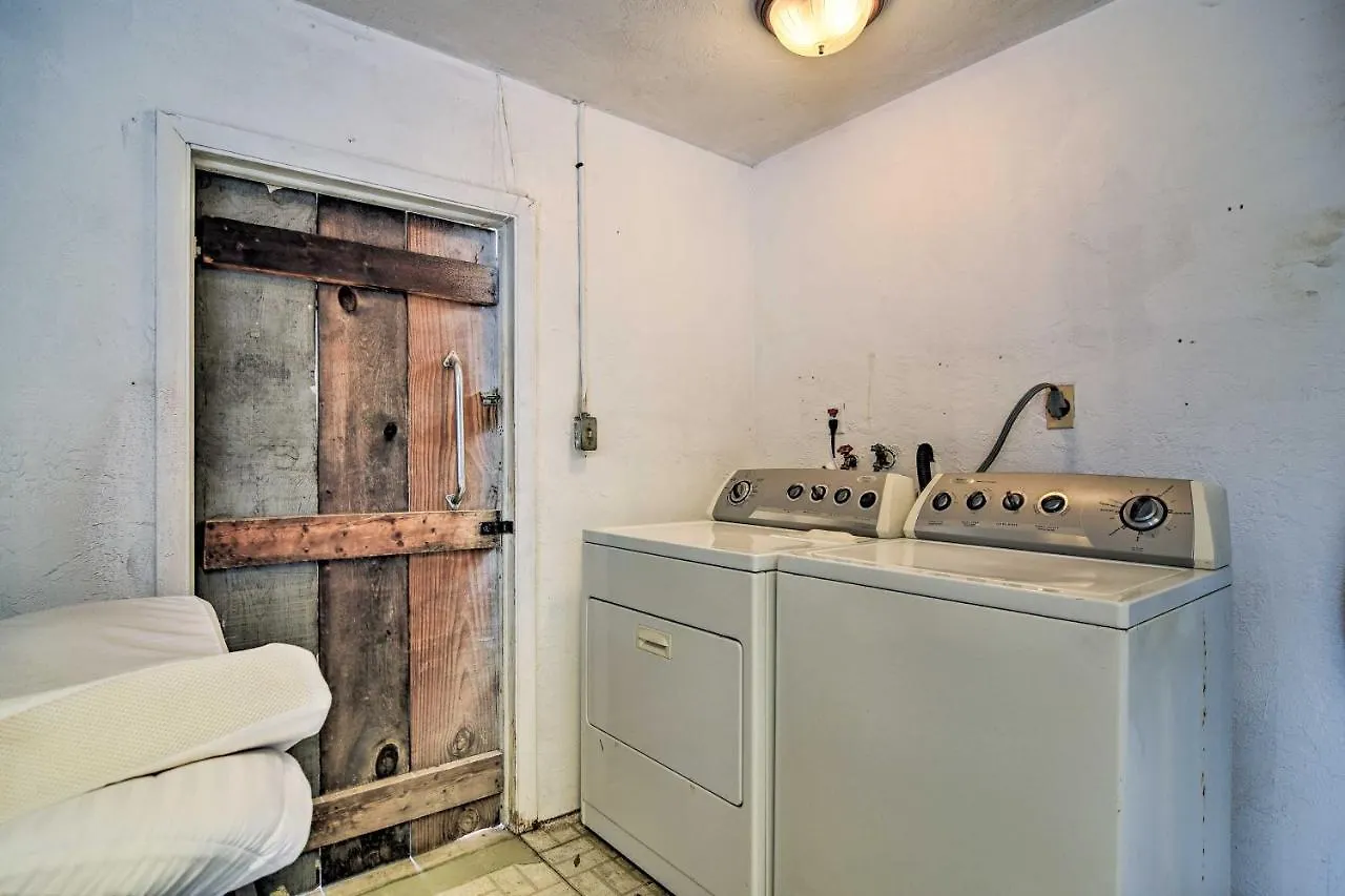 With Large Backyard And Water Access Holiday home *