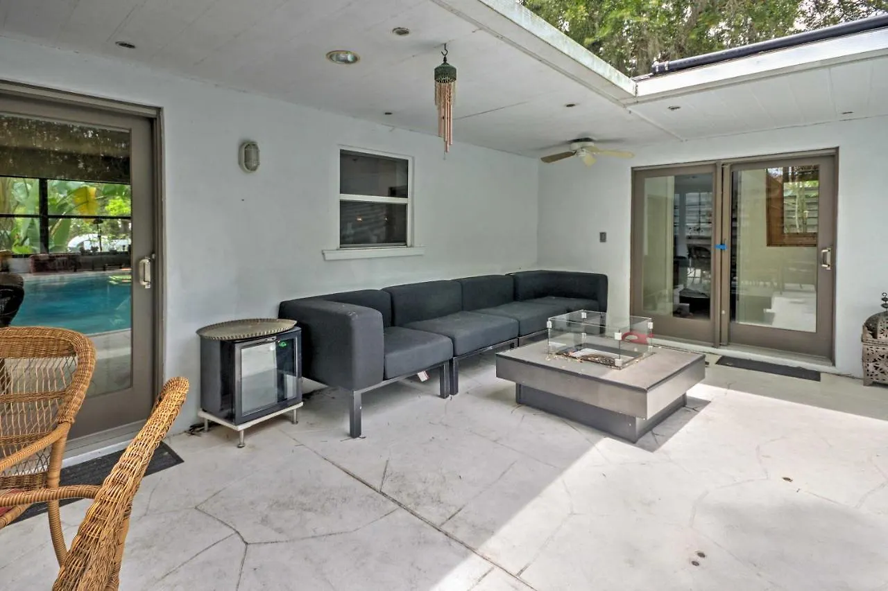 House With Backyard Oasis 6 Mi To Beach! Sarasota
