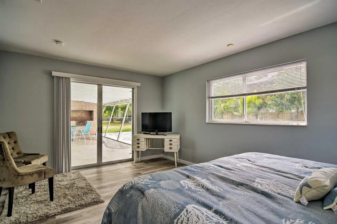 With Large Backyard And Water Access Sarasota