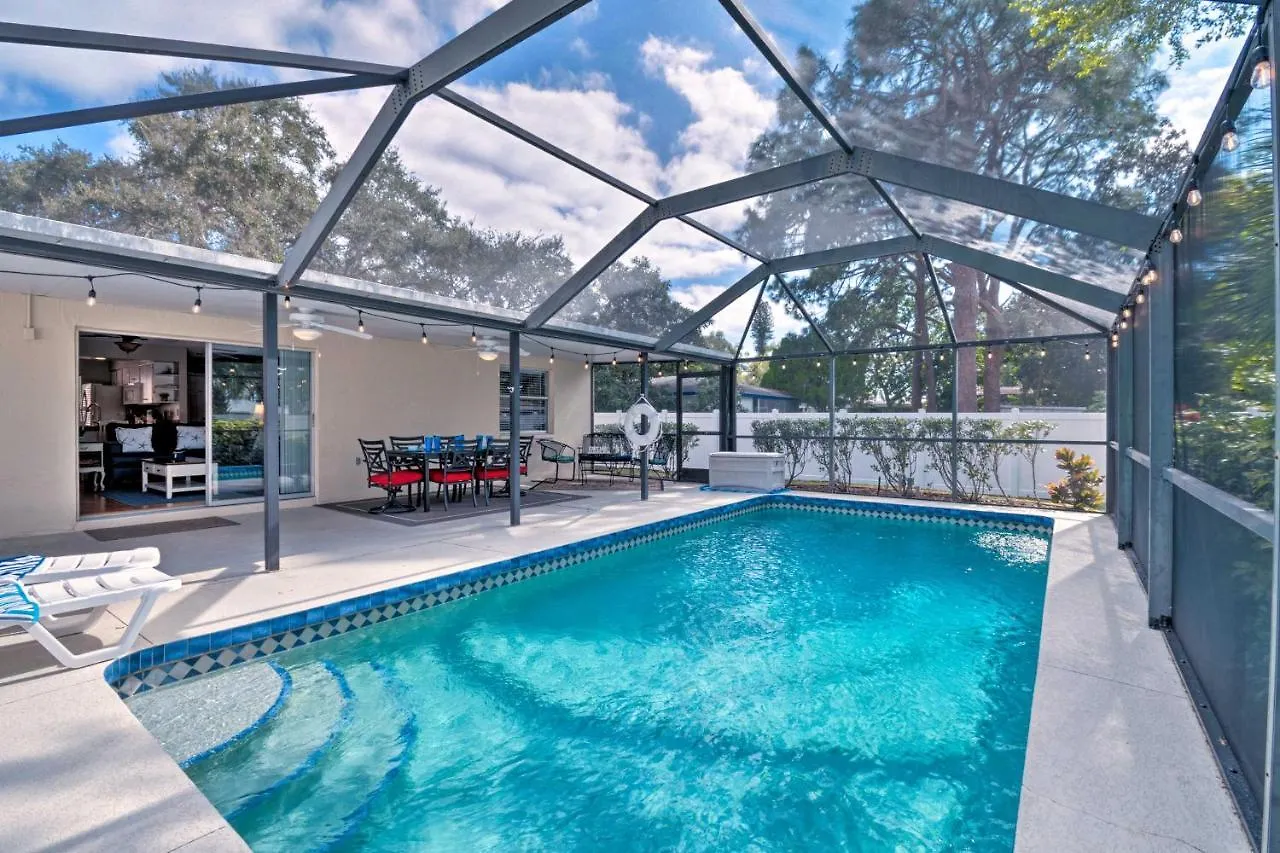 Breezy With Private Pool Near Beach! Holiday home Sarasota