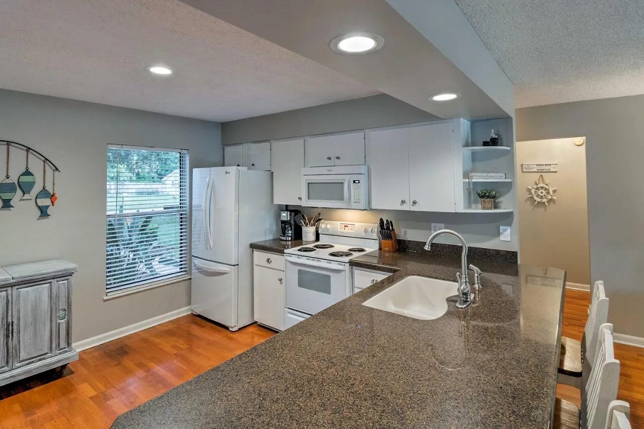 Breezy With Private Pool Near Beach! Holiday home Sarasota
