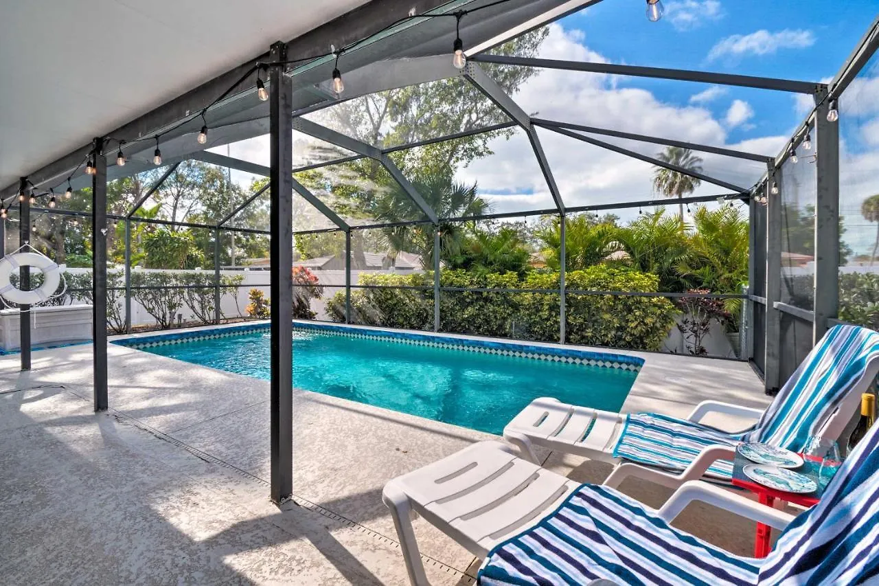 Holiday home Breezy With Private Pool Near Beach! *