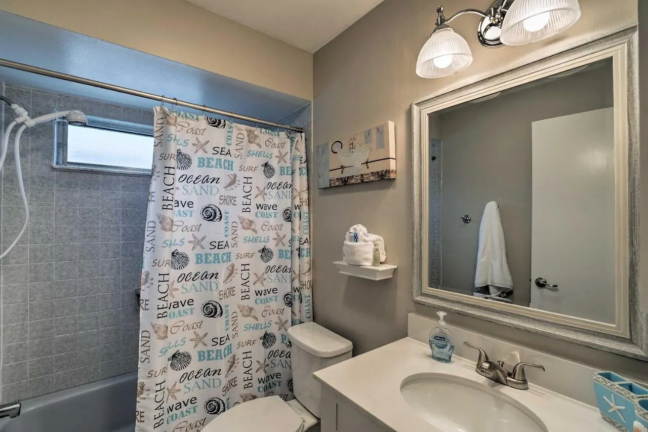 Breezy With Private Pool Near Beach! *