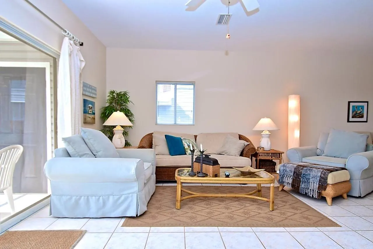 Beach Walk Unit B, 3 Bedrooms, Pool Access, Wifi, Sleeps 8 * Sarasota