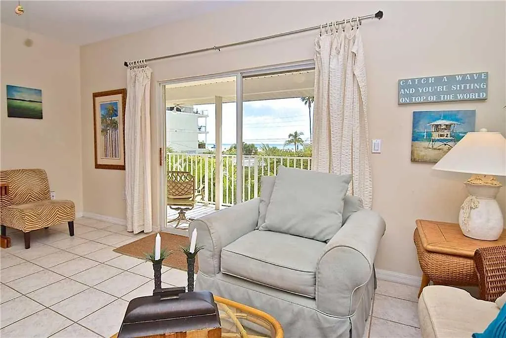 Beach Walk Unit B, 3 Bedrooms, Pool Access, Wifi, Sleeps 8 Apartment Sarasota