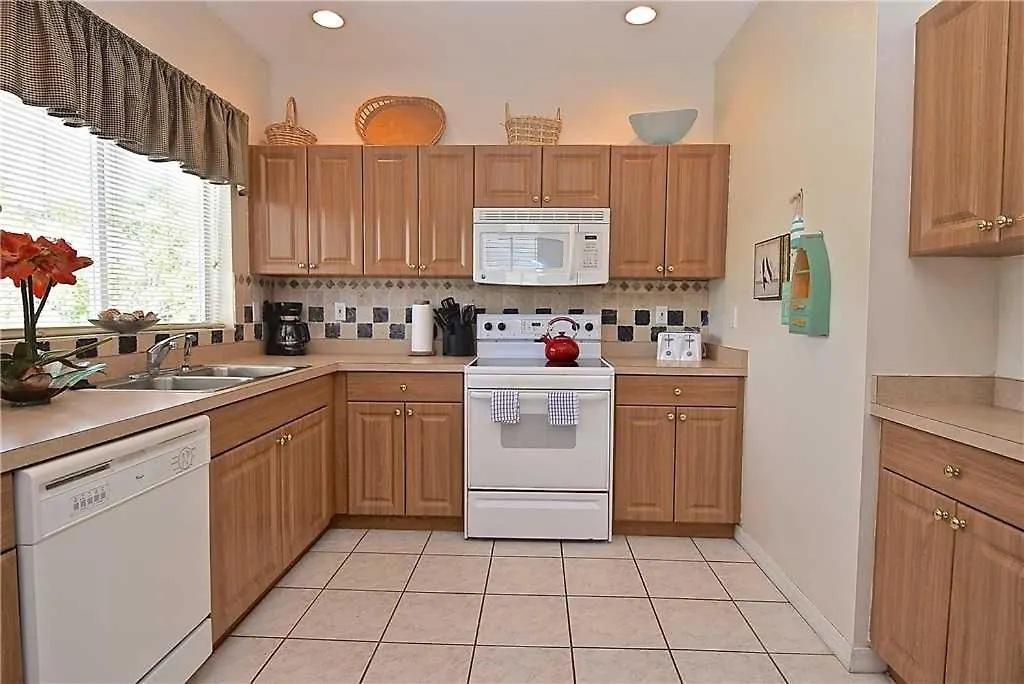 Beach Walk Unit B, 3 Bedrooms, Pool Access, Wifi, Sleeps 8