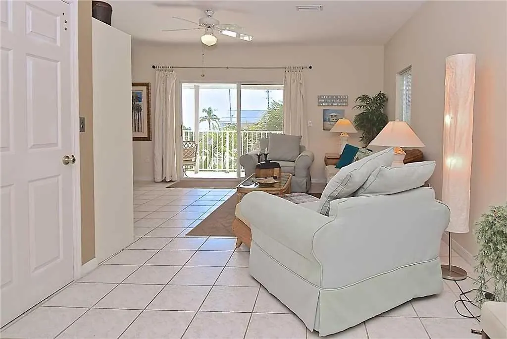 Beach Walk Unit B, 3 Bedrooms, Pool Access, Wifi, Sleeps 8 Apartment *