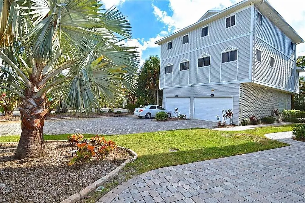 Beach Walk Unit B, 3 Bedrooms, Pool Access, Wifi, Sleeps 8 Apartment