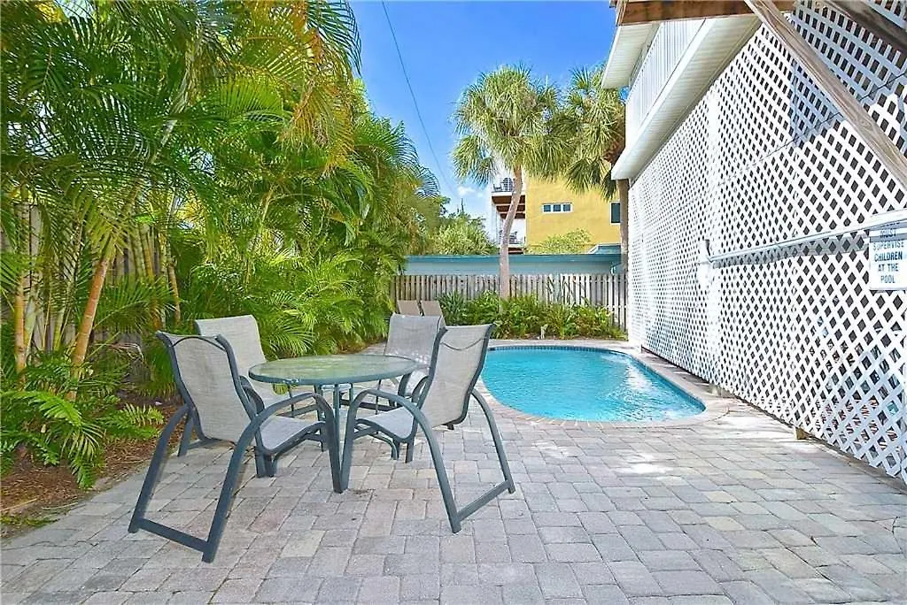 Beach Walk Unit B, 3 Bedrooms, Pool Access, Wifi, Sleeps 8 * Sarasota