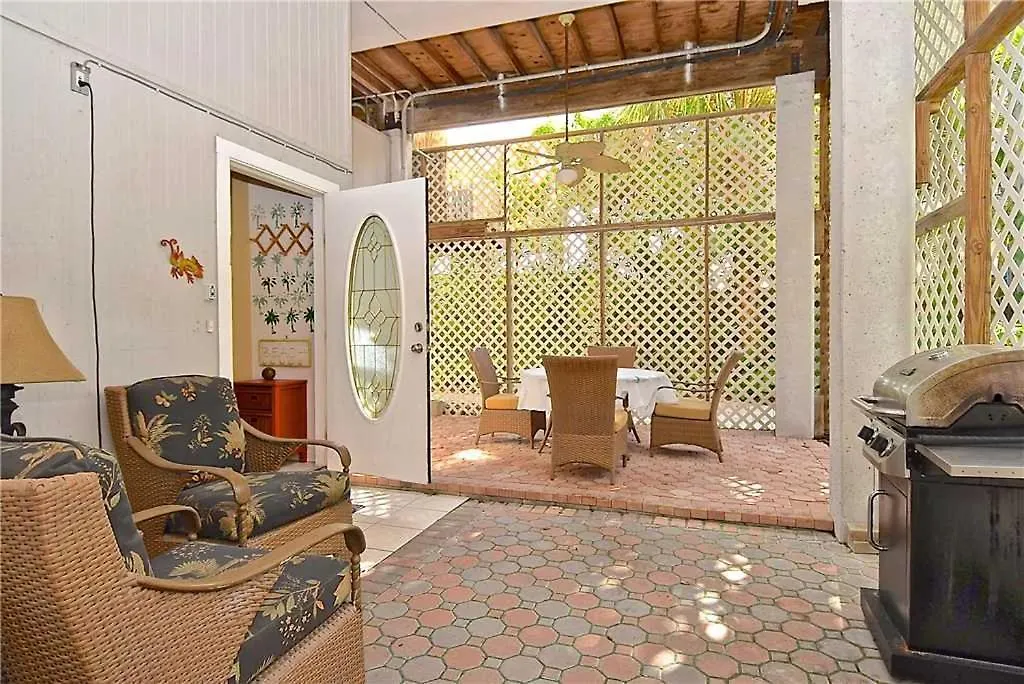 Beach Walk Unit B, 3 Bedrooms, Pool Access, Wifi, Sleeps 8 Apartment