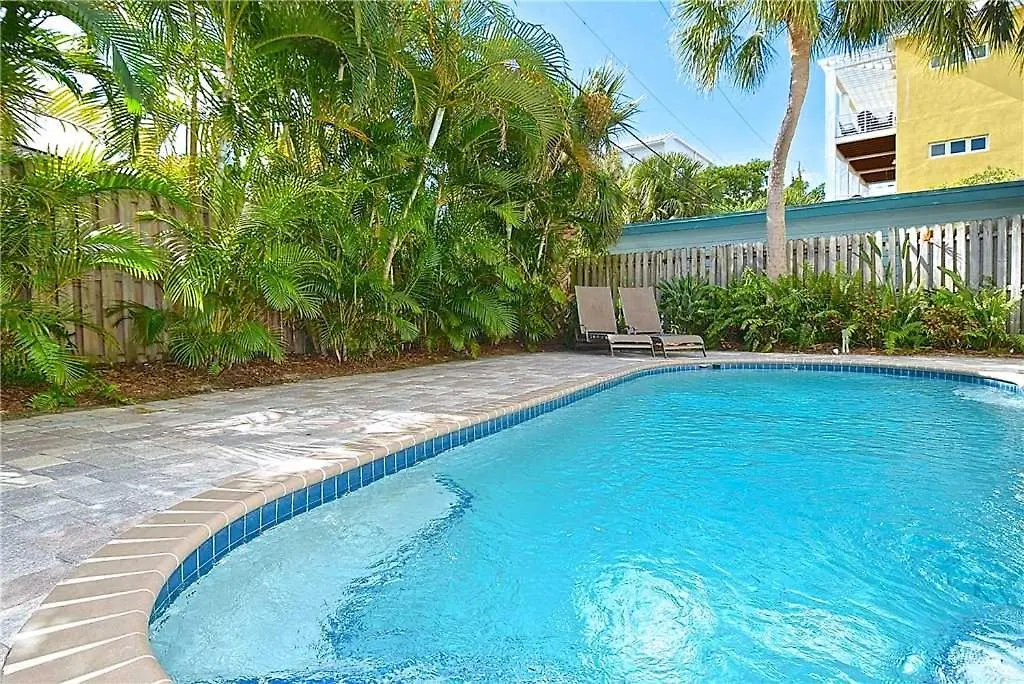 Beach Walk Unit B, 3 Bedrooms, Pool Access, Wifi, Sleeps 8 * Sarasota