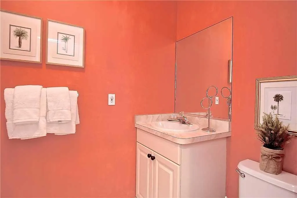 Apartment Beach Walk Unit B, 3 Bedrooms, Pool Access, Wifi, Sleeps 8 *