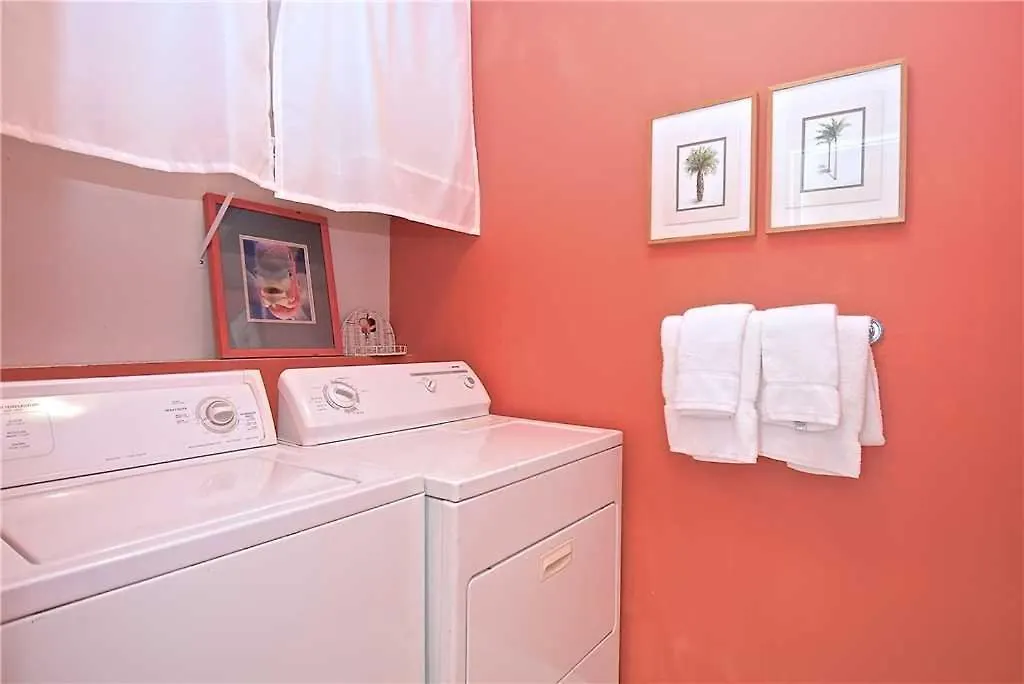 Beach Walk Unit B, 3 Bedrooms, Pool Access, Wifi, Sleeps 8 *
