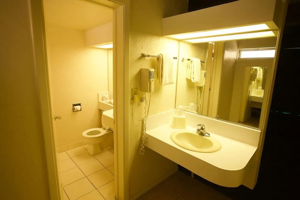 Golden Host Motel