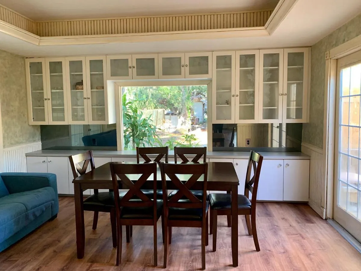 House Near Downtown, Golfing And Siesta Key Beaches Holiday home *