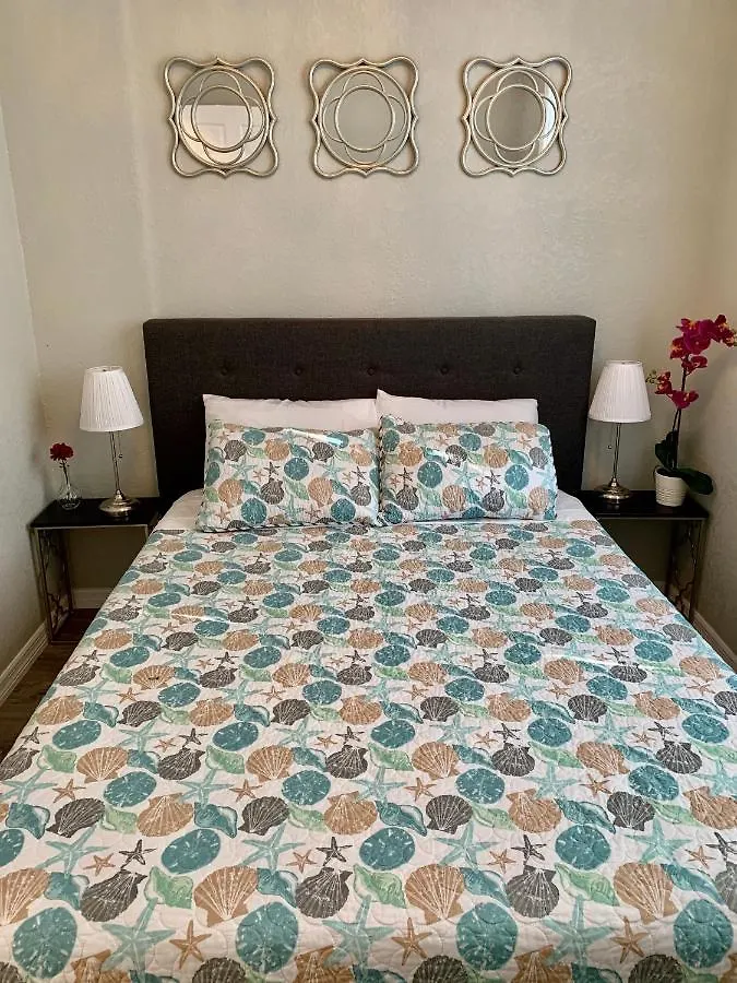 House Near Downtown, Golfing And Siesta Key Beaches Holiday home *