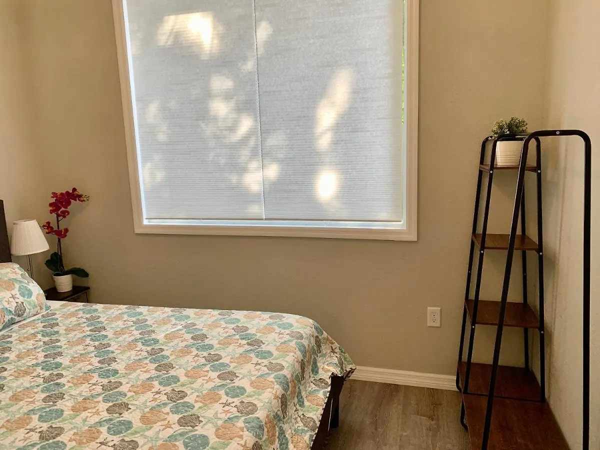 House Near Downtown, Golfing And Siesta Key Beaches *
