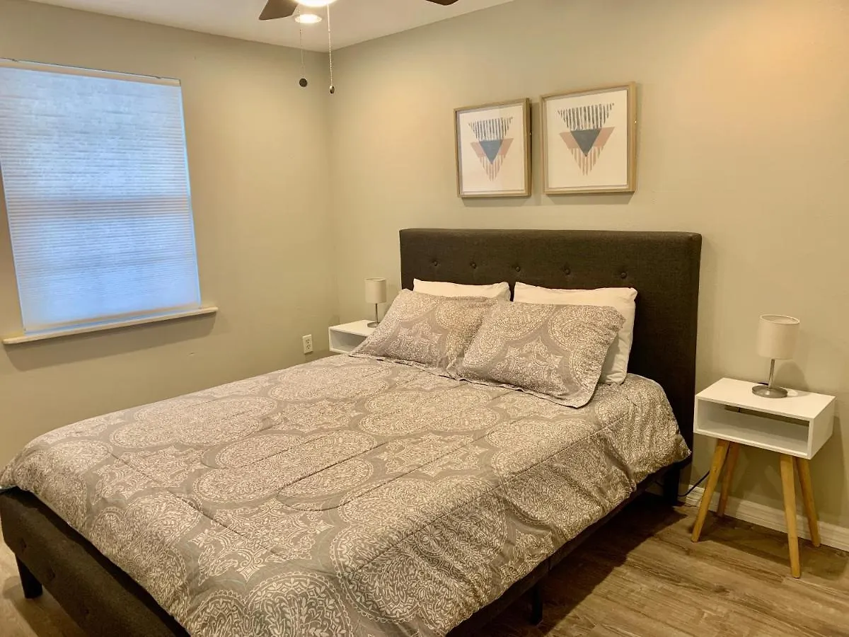 House Near Downtown, Golfing And Siesta Key Beaches *