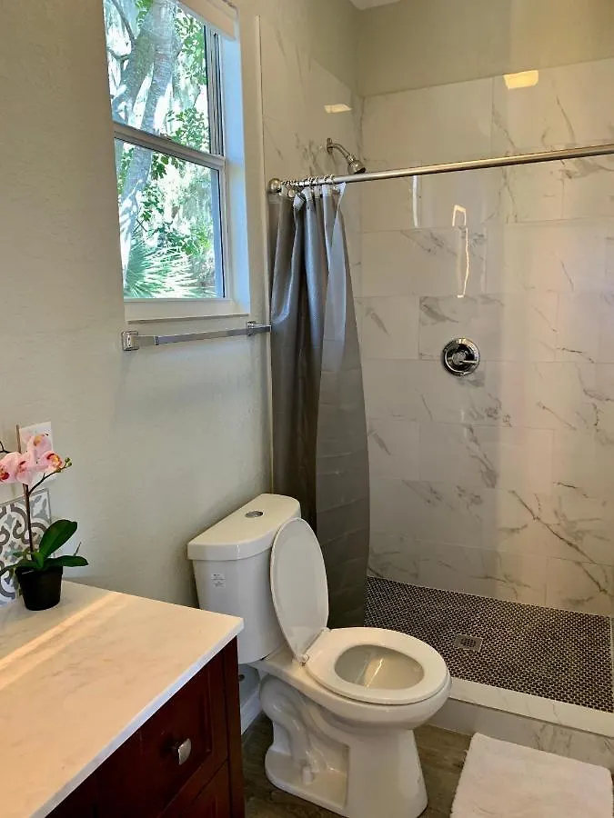 House Near Downtown, Golfing And Siesta Key Beaches Holiday home