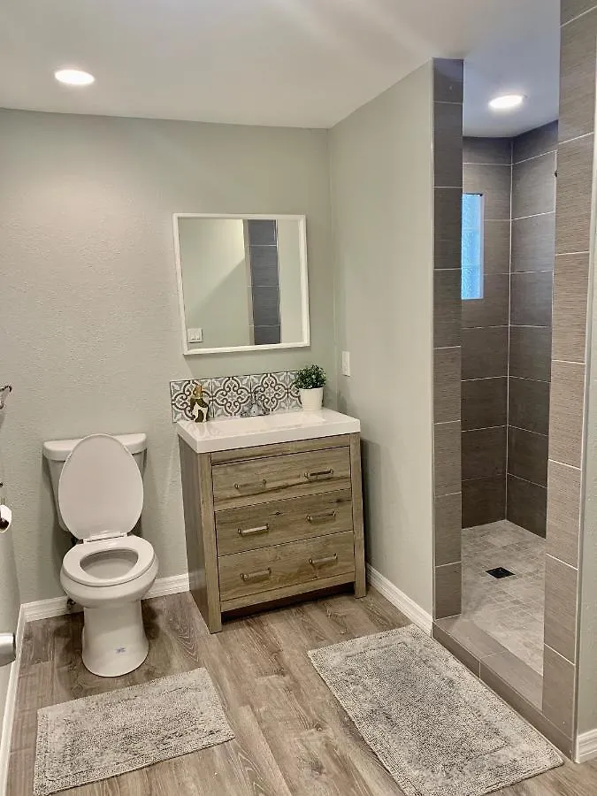 House Near Downtown, Golfing And Siesta Key Beaches
