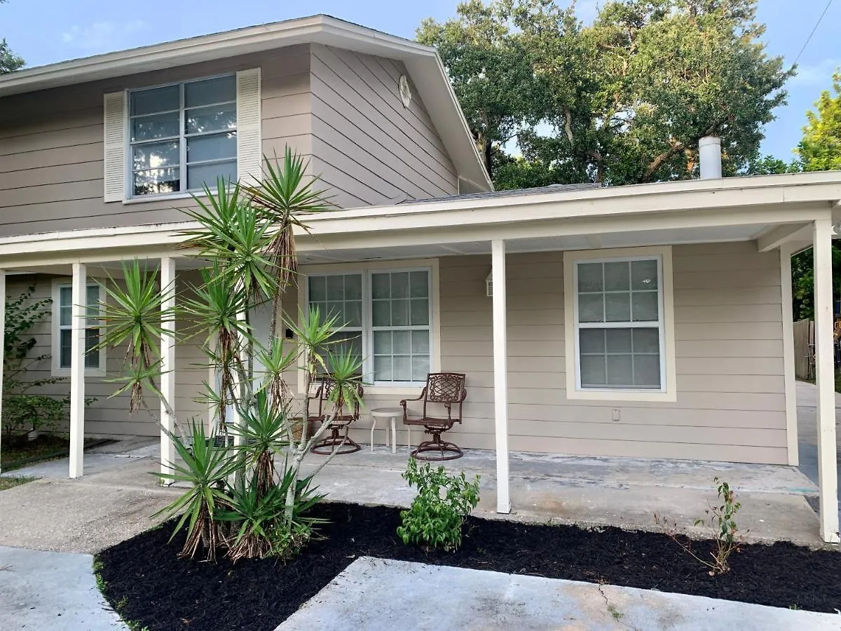 House Near Downtown, Golfing And Siesta Key Beaches Sarasota