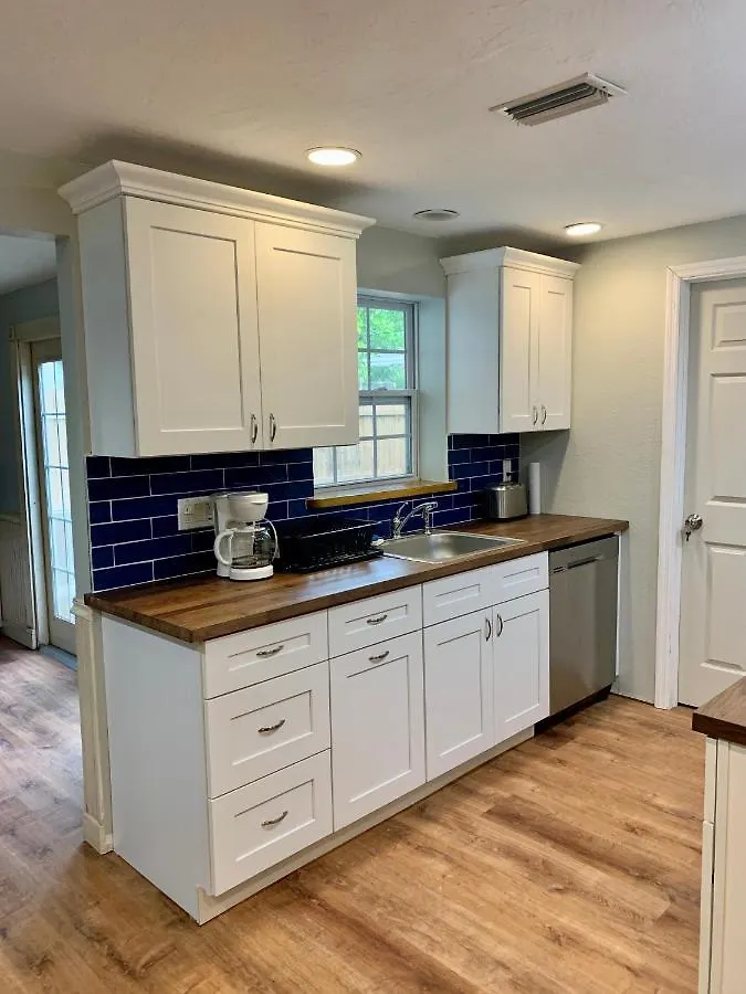House Near Downtown, Golfing And Siesta Key Beaches Sarasota