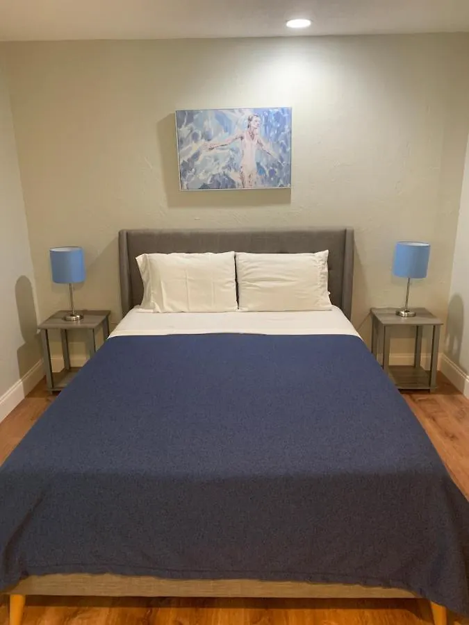 House Near Downtown, Golfing And Siesta Key Beaches *