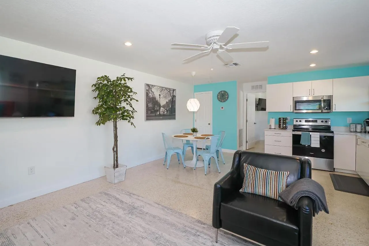 Vakantiehuis Modern & Fresh - Less Than 3 Miles To The Beach!