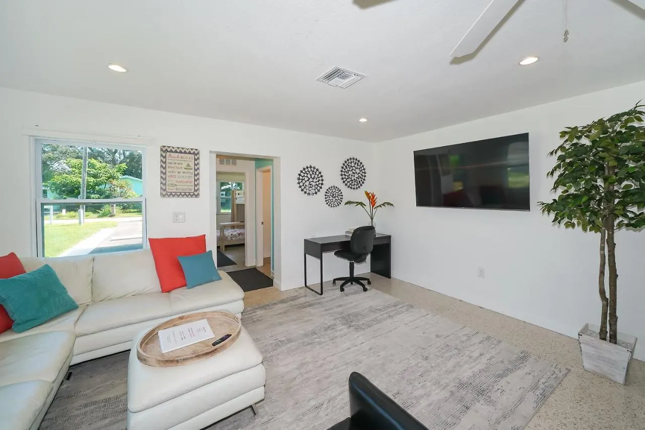 Vakantiehuis Modern & Fresh - Less Than 3 Miles To The Beach! Sarasota