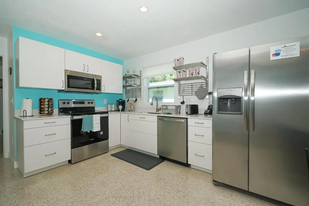 Modern & Fresh - Less Than 3 Miles To The Beach! Vakantiehuis *